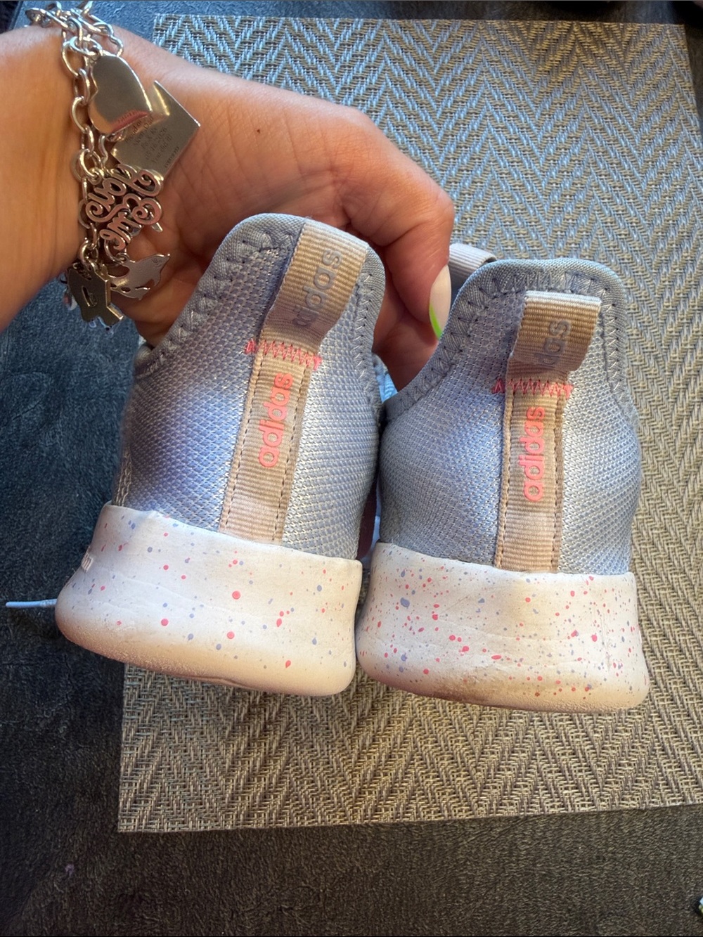 Adidas Girls Shoes size 4 - Picture 3 of 3